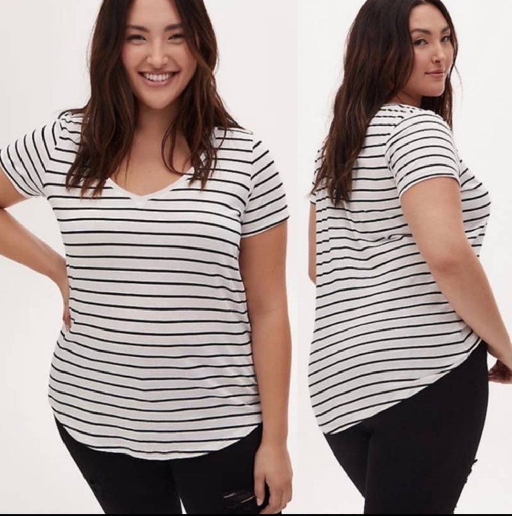 Torrid Women's Girlfriend Heritage Slub  Black & White Striped V-Neck Top Size 3